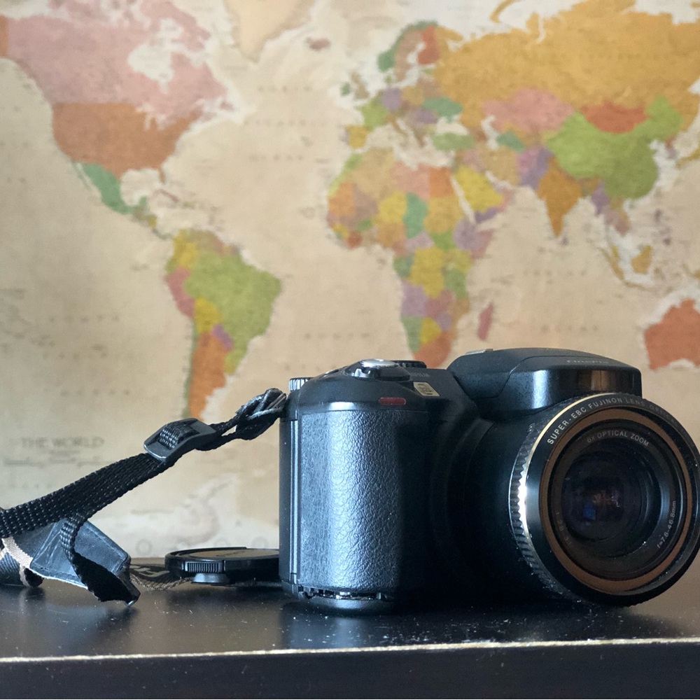 Fujifilm FinePixS7000 Digital Camera